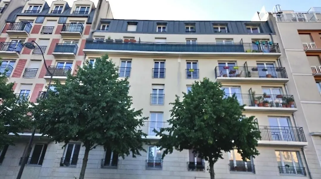 The Unforgetable At Canal De L'ourcq